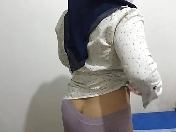 Super-fucking-hot Mom satiates her cheating spouse with a warm night out
