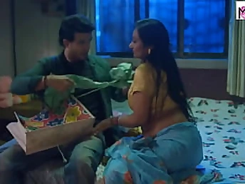 Molten Desi Bhabi Girlfriend Pounds Her Twink & Takes His Flow Internal