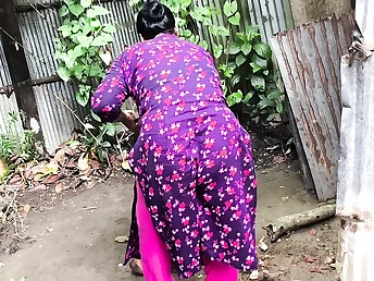 Super hot Desi Bhabi cheats on her spouse with her brother-in-law-in-law's buddy in a insatiable outdoor lovemaking