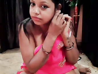 Witness Desi Housewife in Undies Have Fun with Herself in Torrid Solo Sesh