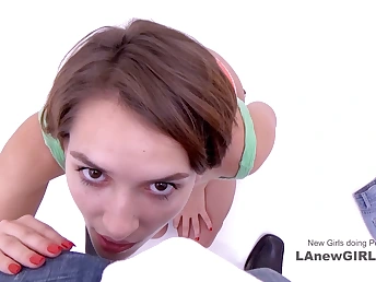 Perfect teenie looks so addicted to shaft audition flicks