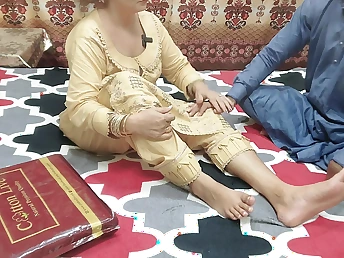 Desi Stepmom nigh natural tits fucks will not hear of hubby's brat in doggy style while he watches in Hindi audio