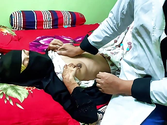 Desi Aunty gets her cock-squeezing butt penetrated stiff & cums down a glad completing