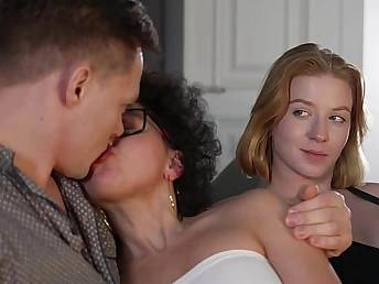 Crystal Cobwebby & Moana Appetite share a bbc in taboo 3 way act!