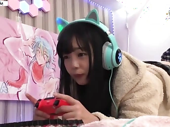 Gamer Sister-in-law Is So Devoured In The Game That She Overlooks Me While Milking