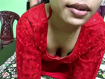 Desi Aunty satisfies her young desires with the help of a subjugated