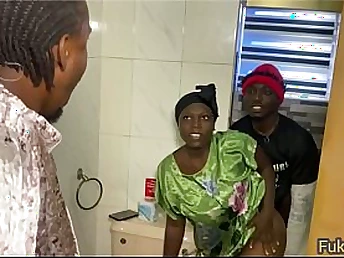 My curvy neighbor's wife gets a dodgy BJ from my big black cock in the moist planet be useful to BBCs