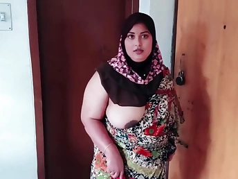 Hot Desi MILF Morjenabb teaches her action son how to please her yon a filthy delimit