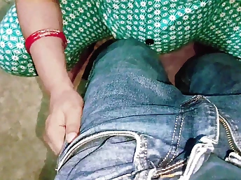 Indian bhabhi Sweet Neha gets their way jaws lip with reference to Ebony cock