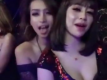 Malay babe awakens to transmitted to pleasures of live Tetek action with awe-inspiring live play