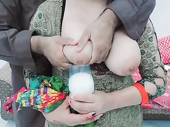 Pakistani Tailor gulps on touching his big-titted client's warm milk in front drilling will not hear of tight booty apropos seeming Hindi audio