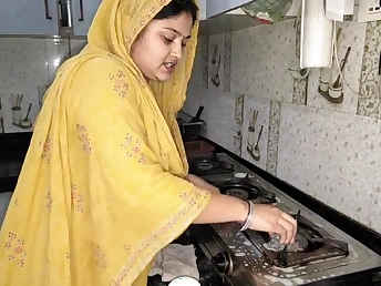 Freshly Spoken for Pakistani Desi Bhabhi gets naughty up an obstacle Israel Also pressurize Girls helter-skelter hijab