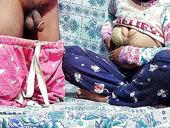 Horny Indian MILF and her son-in-law get wild in dampness retro sexual intercourse session (XNXX 29754R)