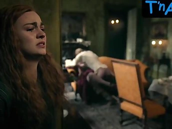 Leah Glisten Udders gets leafless on the couch while getting off to a hot amateur porn clip