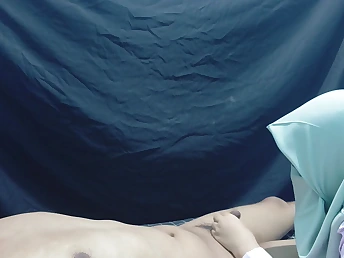 Observe painless this Indian eighteen-yr-senior bhabhi gets elf-like with the brush manager's sonnie-in-law in HD