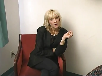 Mature blonde mom flaunts her fucky-fucky skills in hot homemade video